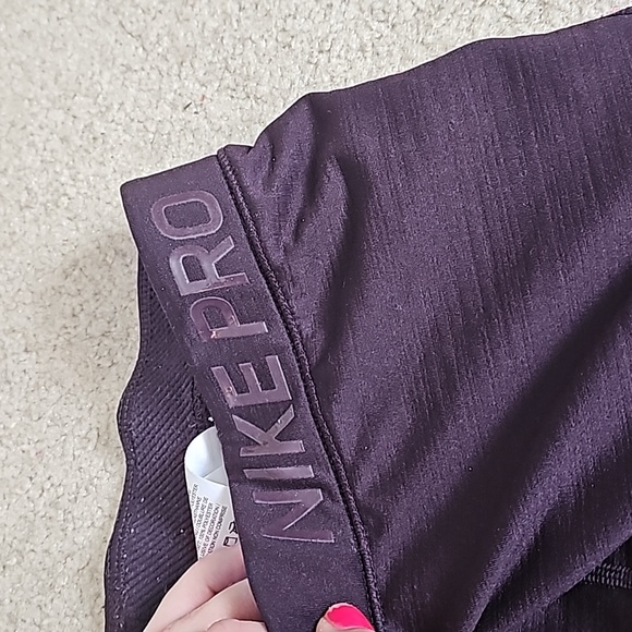 Nike Pro Women's Purple leggings with foot stirrups - Picture 5 of 10